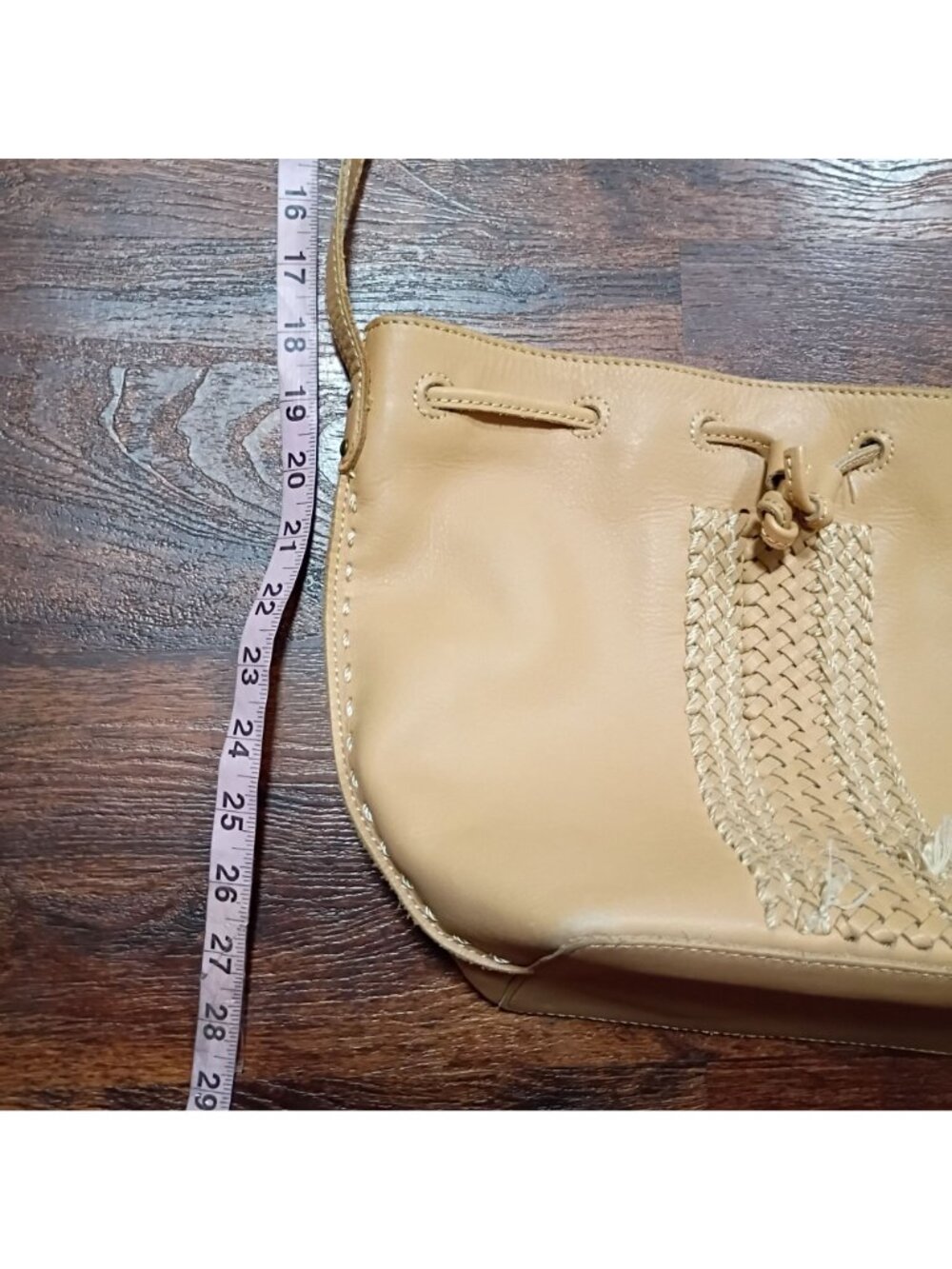 The Sak Leather Crossbody Drawstring Bucket Bag Tan Adjustable Strap - Picture 11 of 14